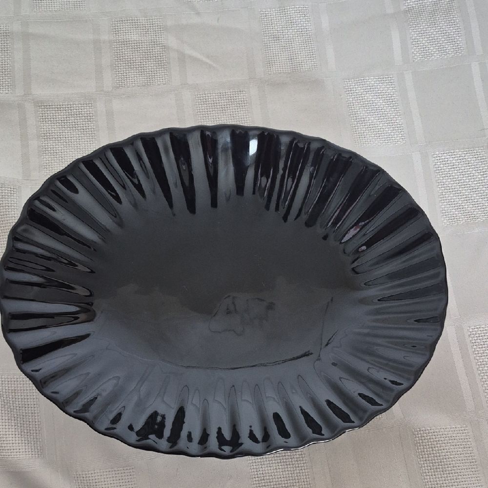 Elegant Black Serveware Bowl - Picture 15 of 16